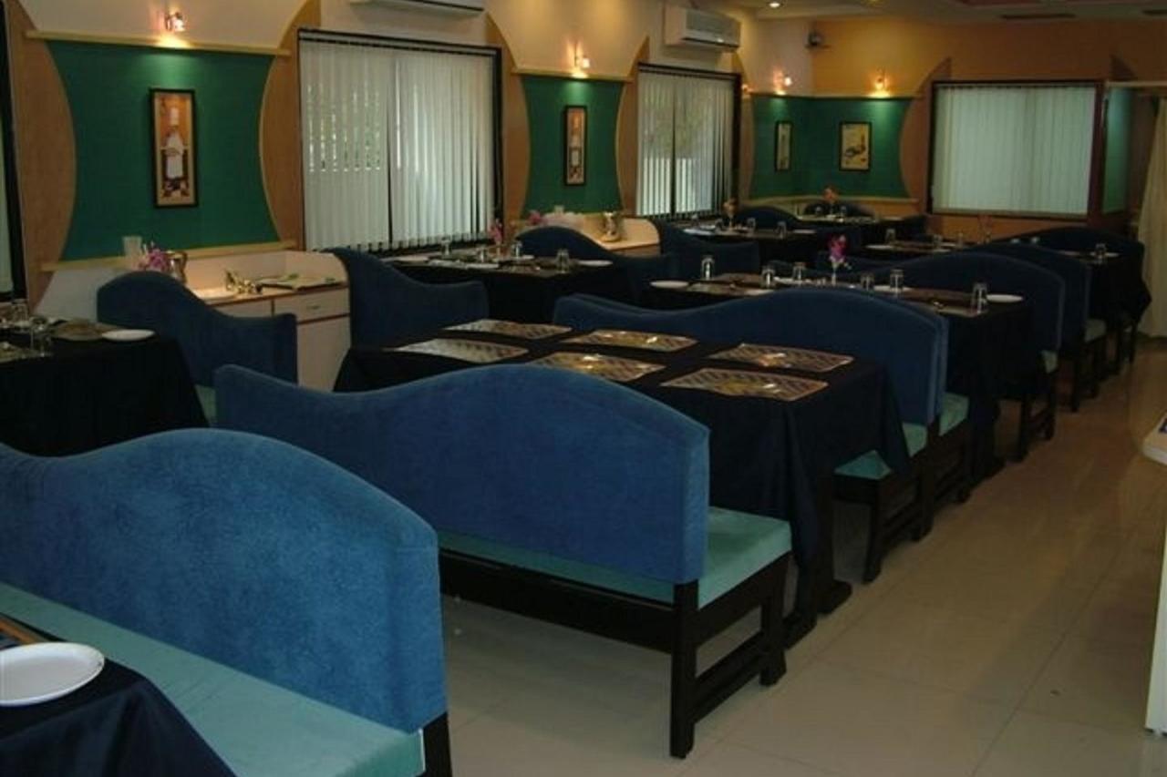 Dwaraka Residency Hotel Kākināda Esterno foto